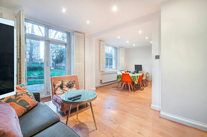 2 Bedroom Flat For Sale In Hamilton Hall, Hamilton Terrace, NW8