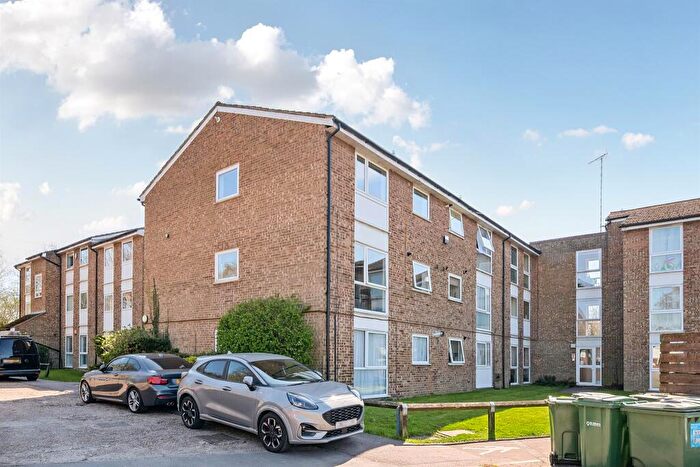 2 Bedroom Flat For Sale In Eskdale, London Colney, St. Albans, AL2