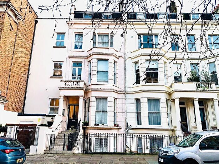 1 Bedroom Flat To Rent In - Earls Court Road, Earls Court, SW5