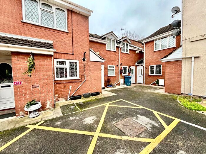 2 Bedroom Maisonette To Rent In Rosewood Court, Glascote Road, B77