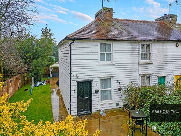 2 Bedroom Property For Sale In Manor Road, Chigwell, IG7