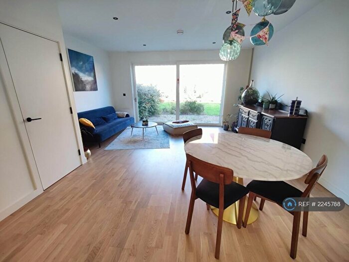 3 Bedroom Terraced House To Rent In South Loop Park, Birmingham, B16