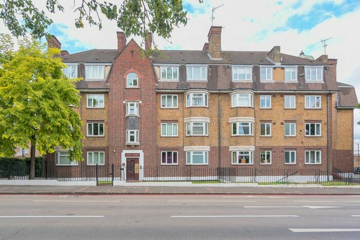 2 Bedroom Flat To Rent In Vine House, Armoury Way, Wandsworth, SW18