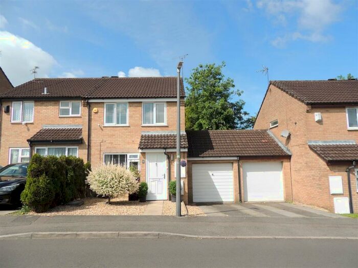 3 Bedroom Semi-Detached House To Rent In Glanville Gardens, Kingswood, Bristol, BS15