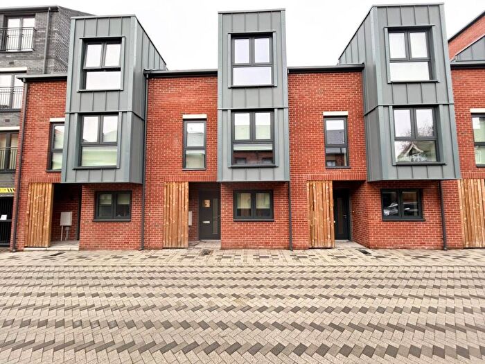 3 Bedroom Town House To Rent In Newbury, Berkshire, RG14