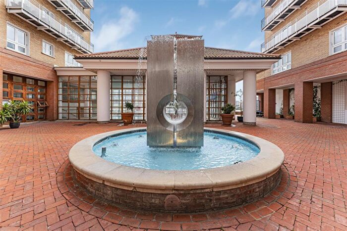 2 Bedroom Flat To Rent In New Calidonian Wharf, Canada Water, SE16