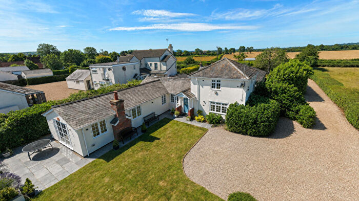 4 Bedroom Link Detached House For Sale In Greenacres, Northall, Buckinghamshire, LU6