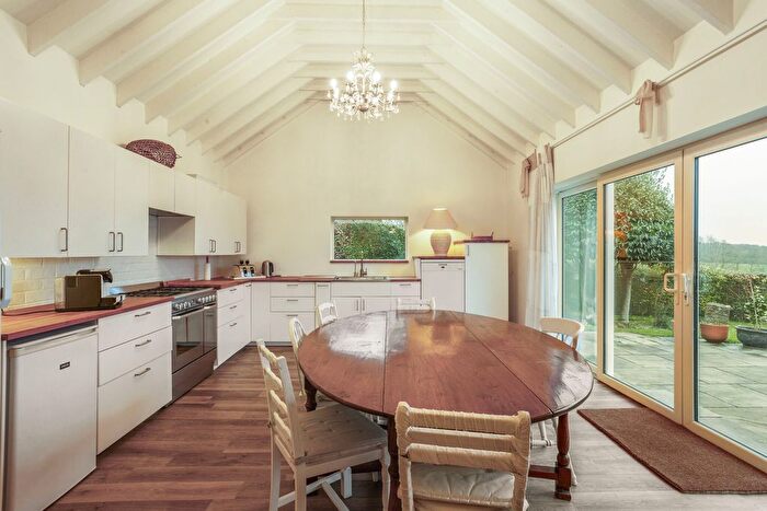 4 Bedroom Detached House For Sale In Midhurst Road, Haslemere, GU27