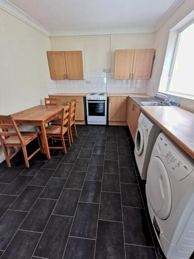 5 Bedroom Barn Conversion To Rent In Malvern Terrace, Brynmill, Swansea, SA2