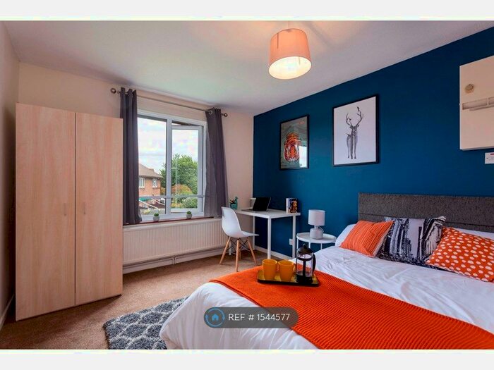 7 Bedroom End Of Terrace House To Rent In School Lane, Egham, TW20