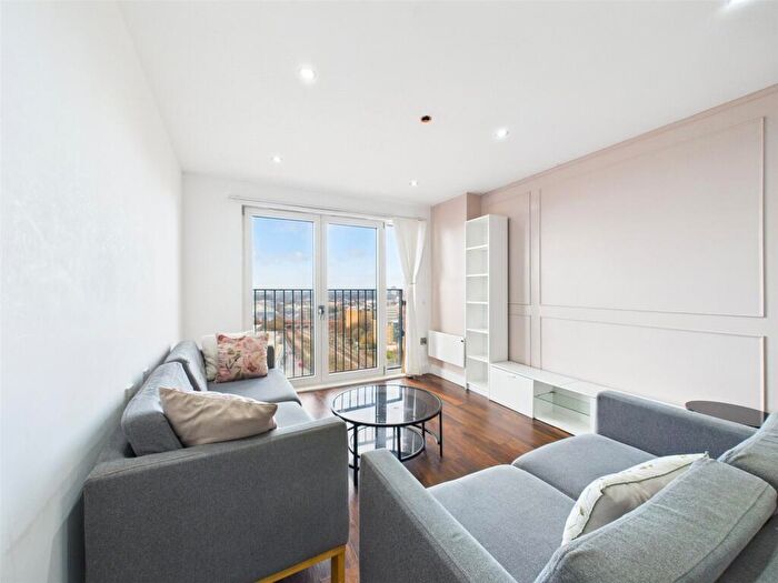 3 Bedroom Apartment For Sale In Ordsall Lane, Salford, Greater Manchester, M5