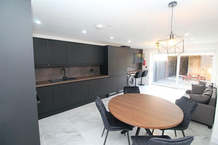 6 Bedroom Property To Rent In Brithdir Street, Cathays, Cardiff, CF24