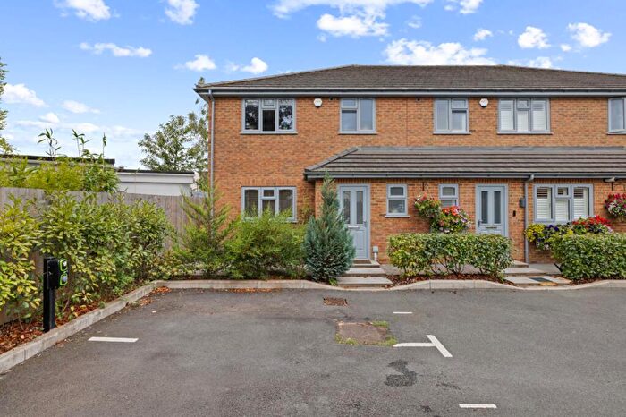 3 Bedroom End Of Terrace House For Sale In Frith Close, Deepcut, GU16