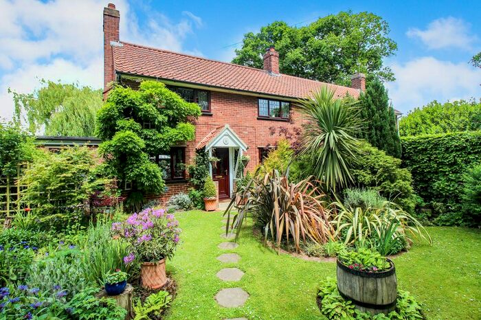 3 Bedroom Semi-Detached House For Sale In Grange Road, Cantley, Norwich, NR13