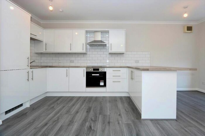 2 Bedroom Flat To Rent In Addiscombe Grove, Croydon, Surrey, CR0