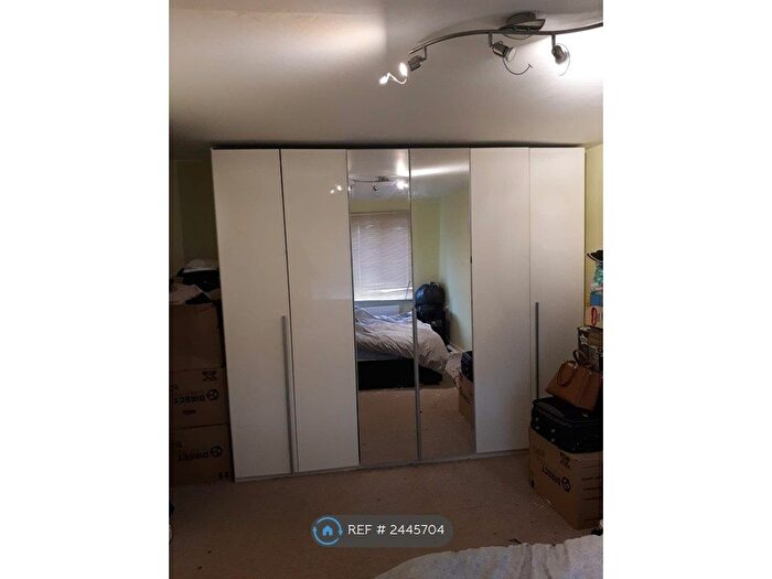 2 Bedroom Flat To Rent In Review Lodge, London, RM10