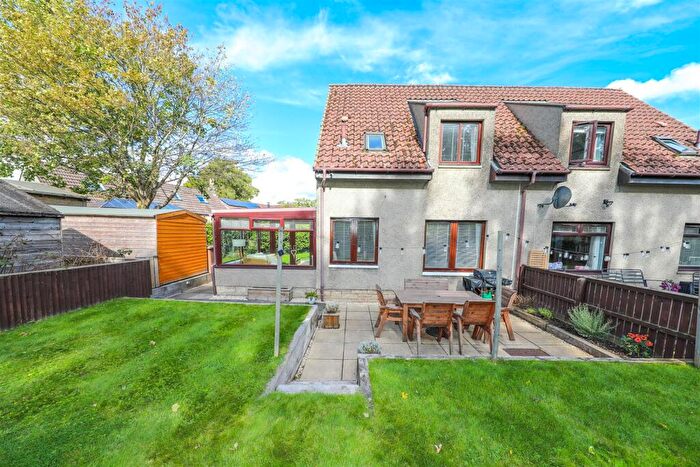 2 Bedroom Semi-Detached House For Sale In The Paddock, Kingskettle, KY15