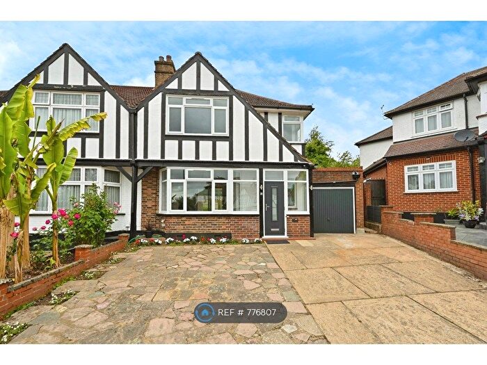 4 Bedroom Semi-Detached House To Rent In Oakleigh Court, Edgware, HA8