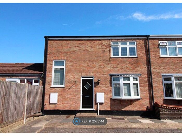 3 Bedroom Terraced House To Rent In Dickens Avenue, Tilbury, RM18