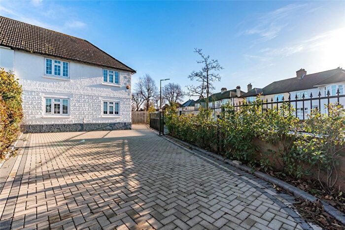 3 Bedroom Semi-Detached House For Sale In Suttons Avenue, Hornchurch, RM12