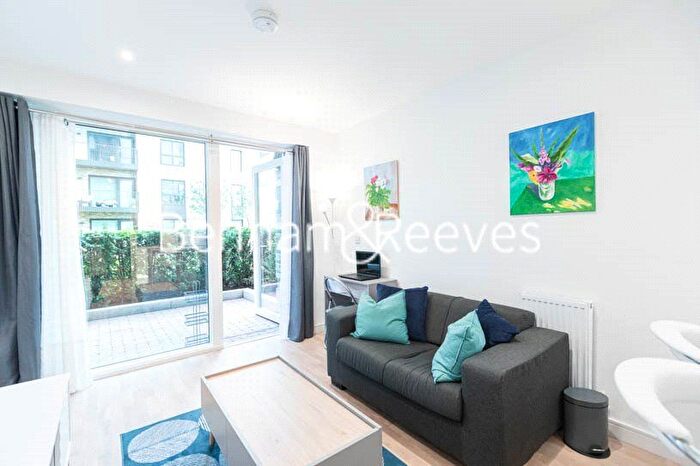 1 Bedroom Flat To Rent In Greenleaf Walk, Southall, UB1