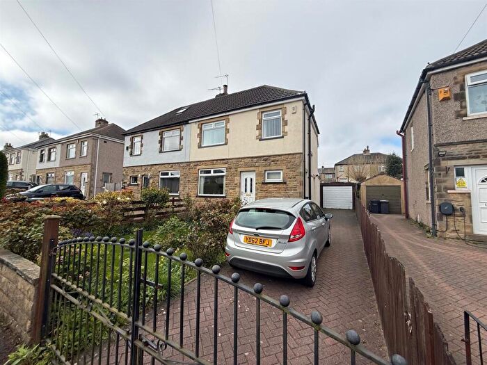 3 Bedroom Semi Detached House For Sale In Leafield Crescent, Eccleshill, Bradford, BD2