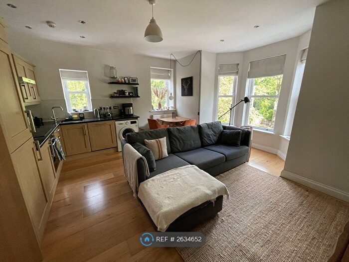 2 Bedroom Flat To Rent In Brentwood Court, Eccles, Manchester, M30