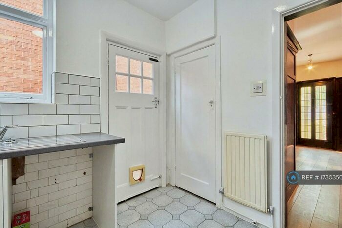 3 Bedroom Detached House To Rent In Valmont Road, Nottingham, NG5