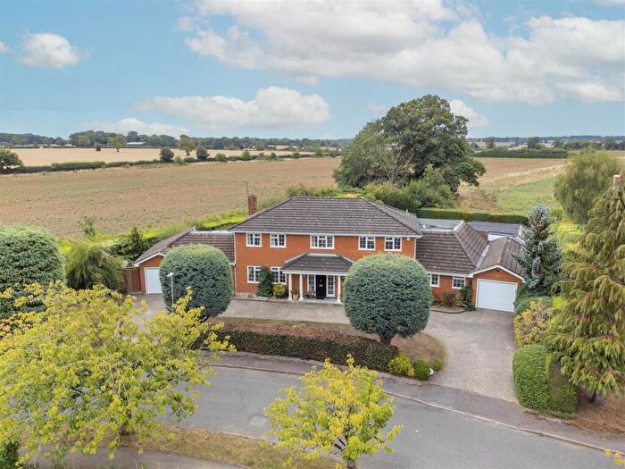 5 Bedroom Detached House For Sale In Prospect Lane, Harpenden, AL5