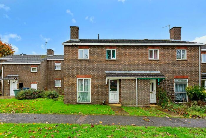 3 Bedroom Terraced House To Rent In Shackleton Close, Bicester, OX26