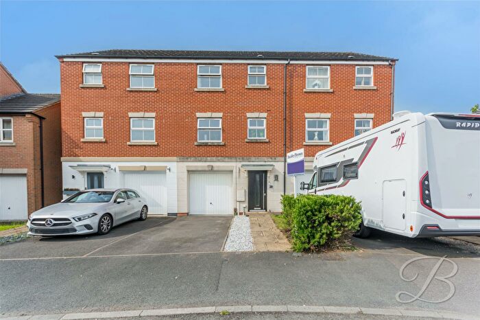 3 Bedroom Town House To Rent In Thoresby Road, Mansfield Woodhouse, Mansfield, NG19