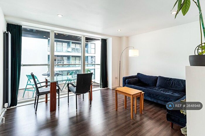 2 Bedroom Flat To Rent In Dance Square, London, EC1V