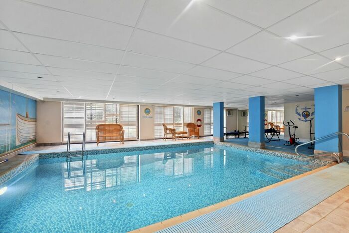 2 Bedroom Flat To Rent In , Thornbury Square, Highgate, N6