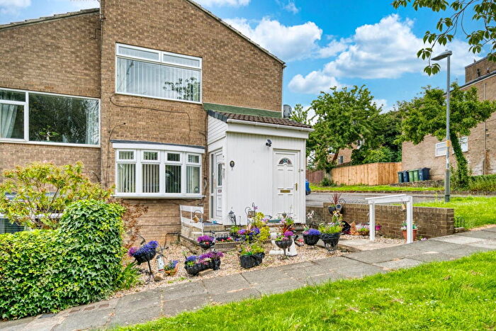 2 Bedroom Flat For Sale In Deans Close, Whickham, NE16