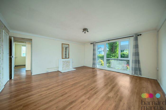 3 Bedroom Apartment To Rent In Victoria Grove, London, N12