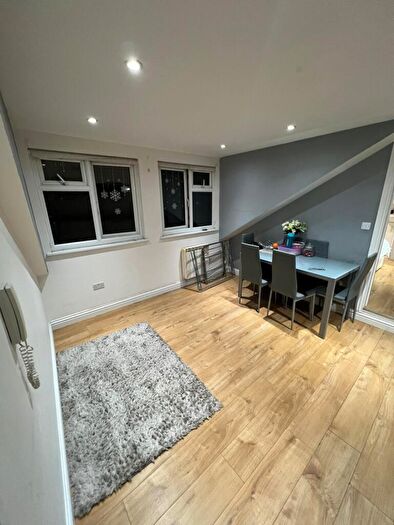 2 Bedroom Flat To Rent In Lind Road, Sutton, SM1