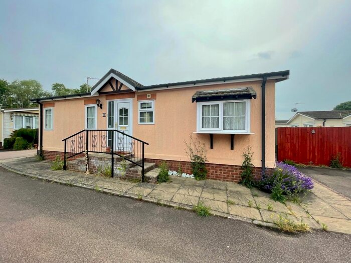 2 Bedroom Park Home For Sale In Lordsway Park Home, Alconbury, Huntingdon, PE28