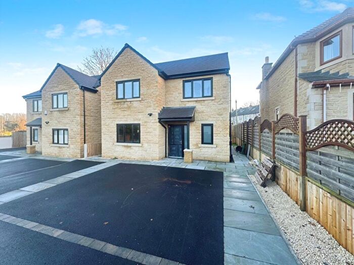 4 Bedroom Detached House For Sale In Bradford Road, Cottingley, Bingley, Bradford, BD16