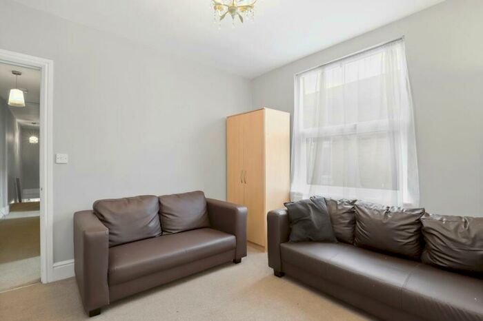 4 Bedroom Flat To Rent In Chapter Road, Dollis Hill, NW2