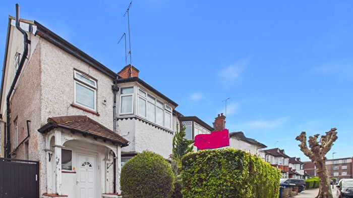 6 Bedroom Semi-Detached House For Sale In Princes Park Avenue, London, NW11