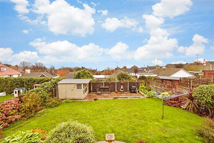 2 Bedroom Detached Bungalow For Sale In Kings Avenue, Broadstairs, Kent, CT10
