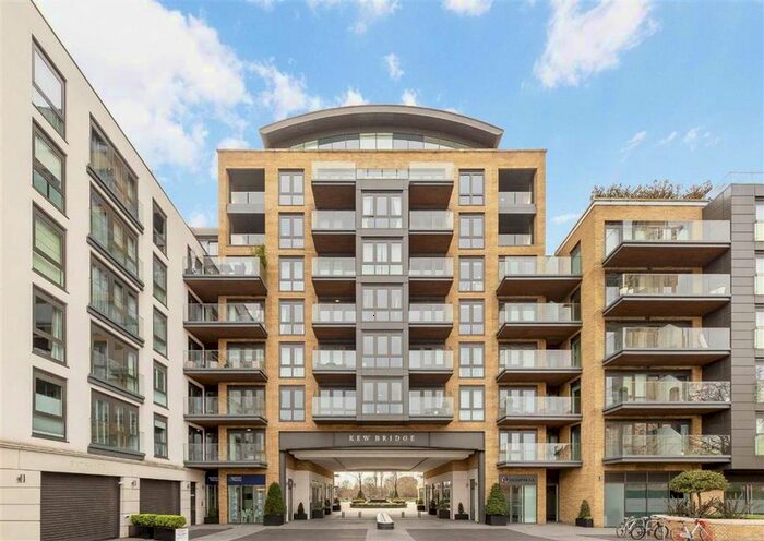 3 Bedroom Flat To Rent In Kew Bridge Road, Brentford, TW8