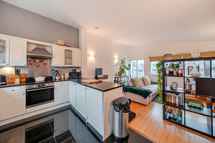 2 Bedroom Apartment For Sale In Sternhall Lane, London, SE15