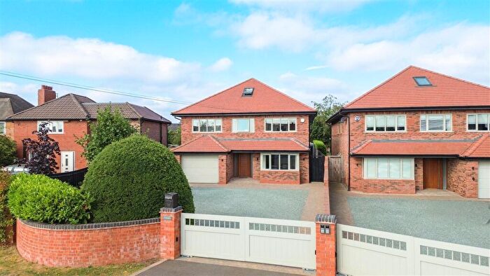 6 Bedroom Detached House For Sale In Lemon Hill, Stratford Road, Henley-in-Arden, B95