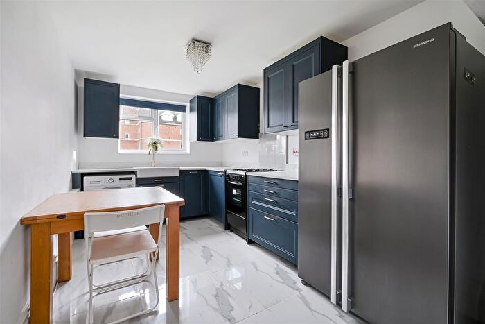 2 Bedroom Flat To Rent In Lansdowne Road, West Wimbledon, SW20
