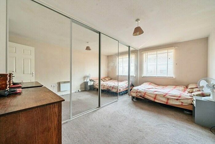 2 Bedroom Flat For Sale In Kingsoak House, Woking, Surrey, GU21