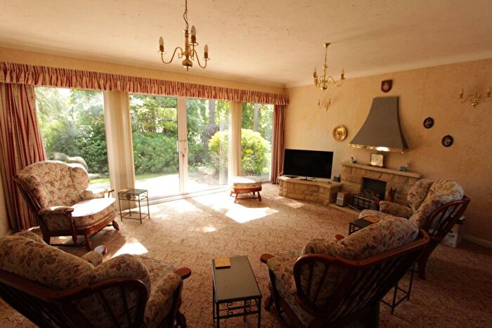 3 Bedroom Detached Bungalow For Sale In Warren Park, West Hill, EX11