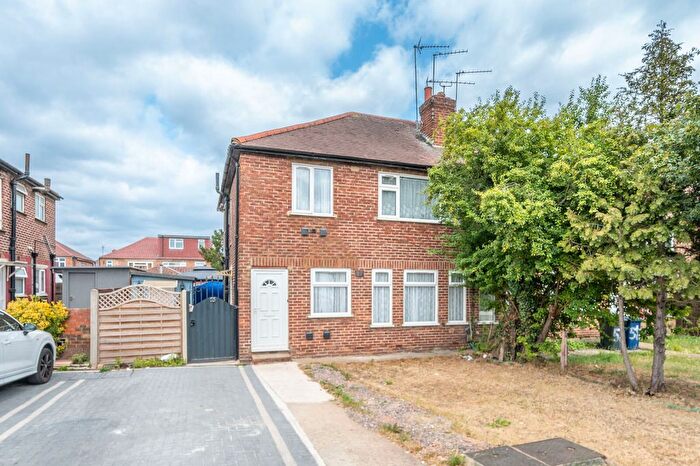 2 Bedroom Maisonette To Rent In Welland Gardens, Perivale, Greenford, UB6
