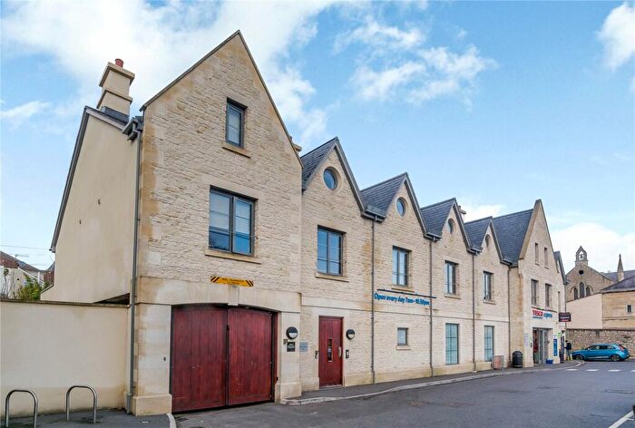 2 Bedroom Maisonette To Rent In Courthouse Place, Upper Bristol Road, Bath, Somerset, BA1
