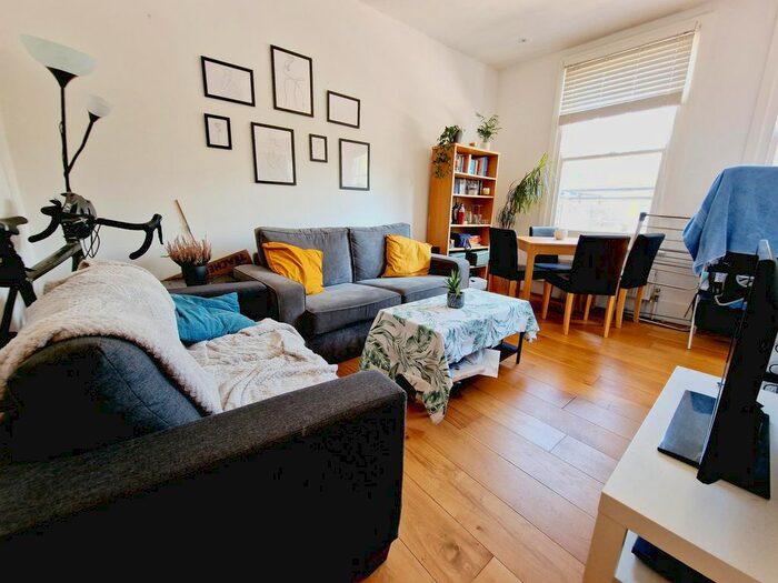 2 Bedroom Flat To Rent In Hartham Road, Islington, N7